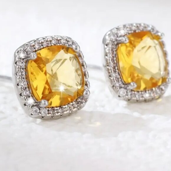 Elegant 1.3 Carat Princess Cut Yellow Lab Created Cubic Zirconia Stud Earrings - Picture 1 of 4